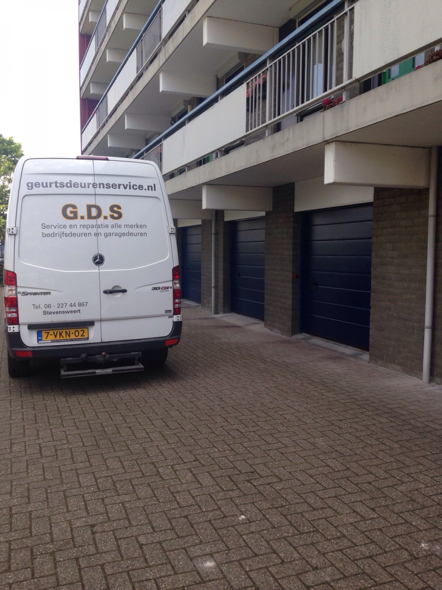 Sectionale garagedeuren voor appartementencomplex in Venlo