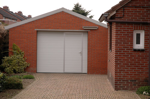 Dit is een van de garagedeuren die Geurts Deuren Service gebouwd heeft